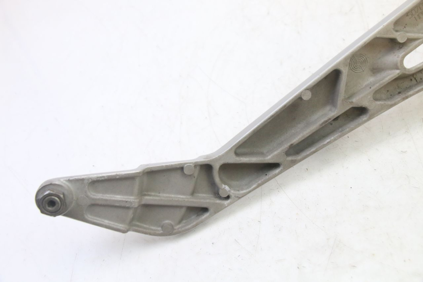 photo de FRONT LEFT FOOTREST MOUNT HONDA NTV DEAUVILLE 650 (2001 - 2006)