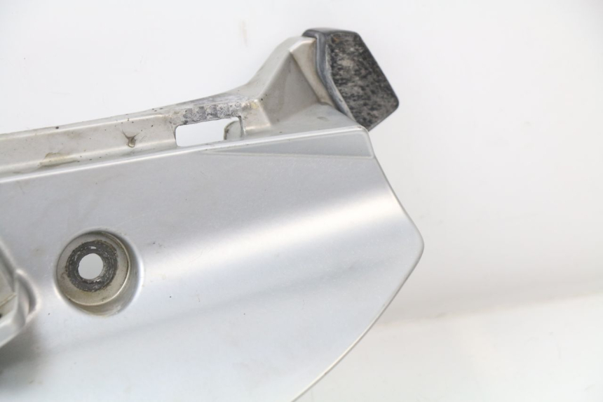 photo de FRONT LEFT FOOTREST MOUNT BMW R RT ABS 1150 (2000 - 2004)