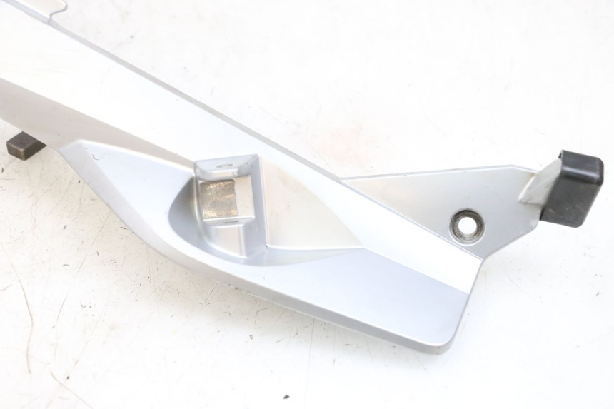 photo de FRONT LEFT FOOTREST MOUNT BMW R RT ABS 1200 (2010 - 2014) - Distinctive features