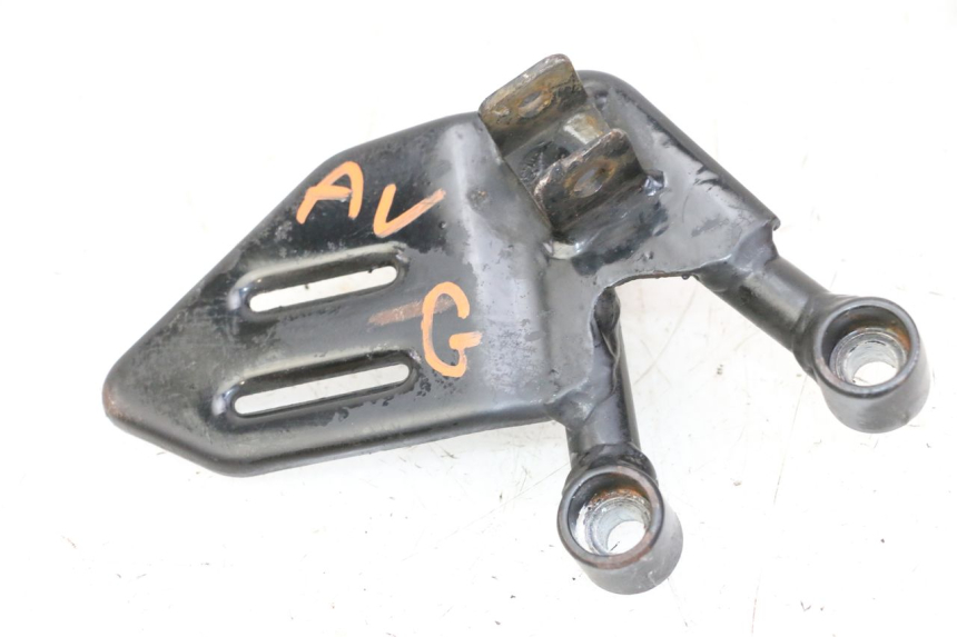 photo de FRONT LEFT FOOTREST MOUNT MAG POWER R-STREET 50 (2016 - 2025)