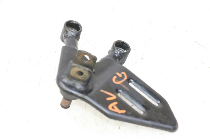 photo de FRONT LEFT FOOTREST MOUNT MAG POWER R-STREET 50 (2016 - 2025)