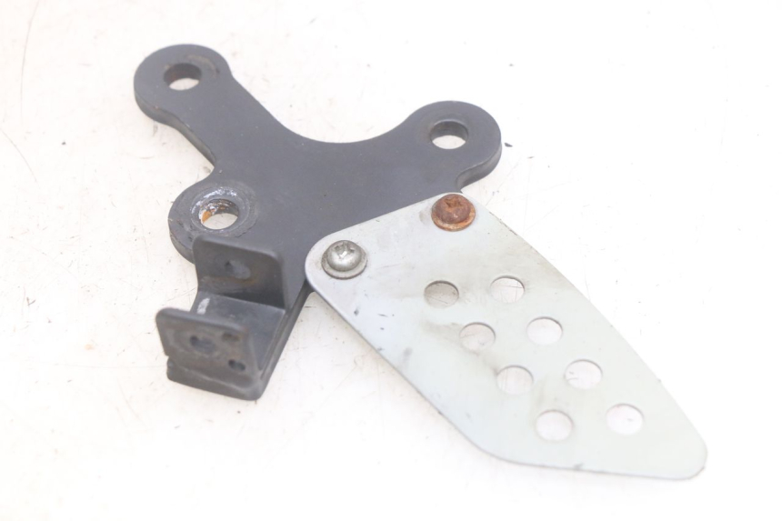 photo de LEFT FRONT FOOTREST BRACKET YAMASAKI ROADSTER 50 (2013 - 2018)