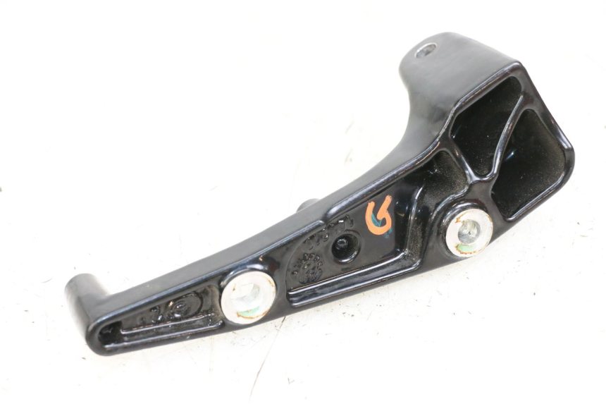 photo de FRONT LEFT FOOTREST MOUNT ROYAL ENFIELD CONTINENTAL GT 650 (2019 - 2024)