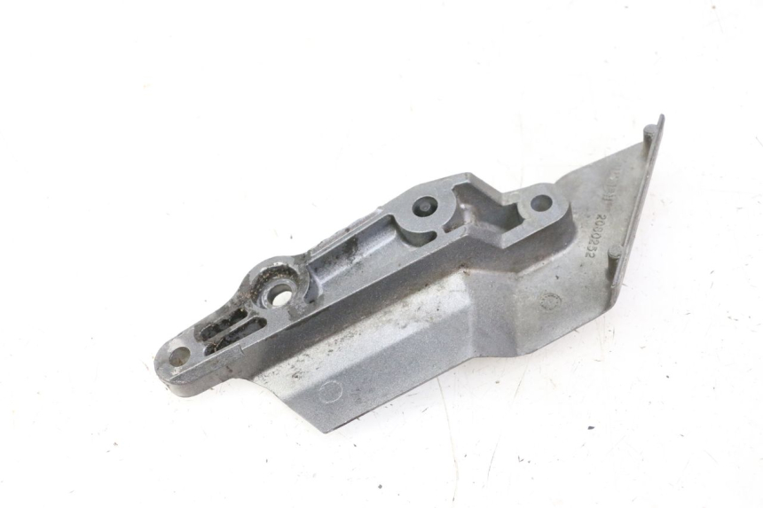 photo de FRONT LEFT FOOTREST MOUNT TRIUMPH SPRINT 900 (1995 - 1998)