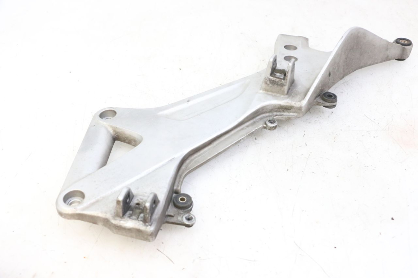 photo de FRONT LEFT FOOTREST MOUNT HONDA ST PAN EUROPEAN 1300 (2002 - 2013)