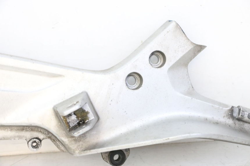 photo de FRONT LEFT FOOTREST MOUNT HONDA ST PAN EUROPEAN 1300 (2002 - 2013)