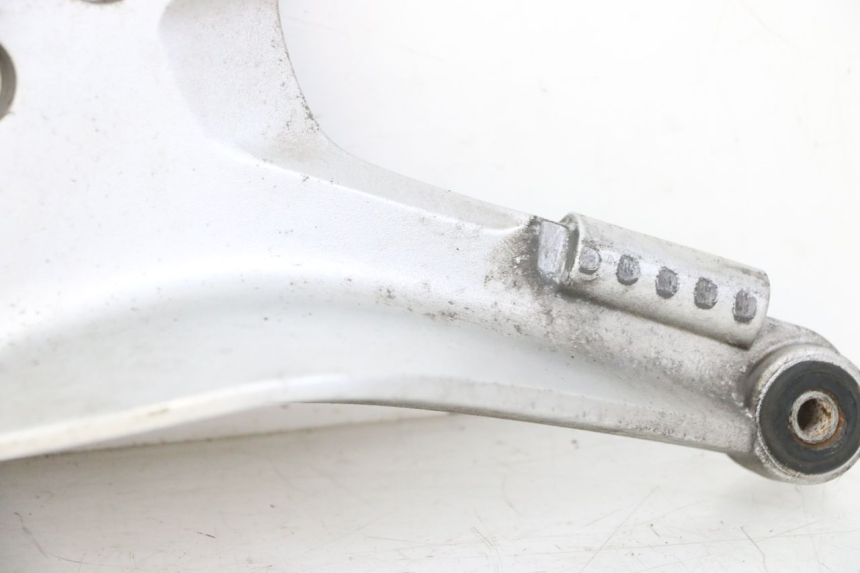 photo de FRONT LEFT FOOTREST MOUNT HONDA ST PAN EUROPEAN 1300 (2002 - 2013)