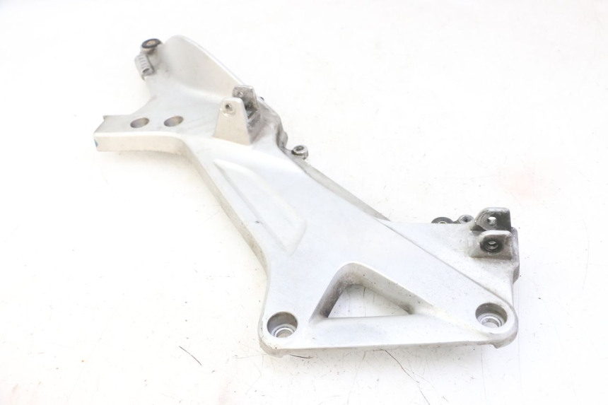 photo de FRONT LEFT FOOTREST MOUNT HONDA ST PAN EUROPEAN 1300 (2002 - 2013)