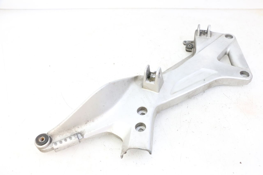 photo de FRONT LEFT FOOTREST MOUNT HONDA ST PAN EUROPEAN 1300 (2002 - 2013)