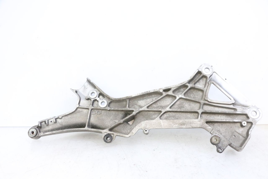 photo de FRONT LEFT FOOTREST MOUNT HONDA ST PAN EUROPEAN 1300 (2002 - 2013)