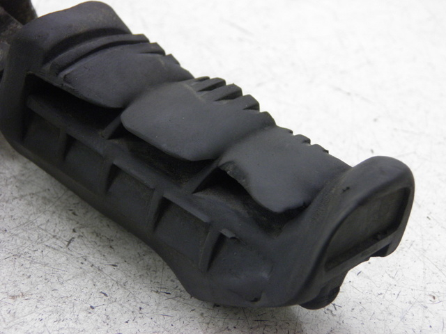 photo de FRONT LEFT FOOTREST MOUNT SUZUKI GS GSE 500 (2001 - 2003)