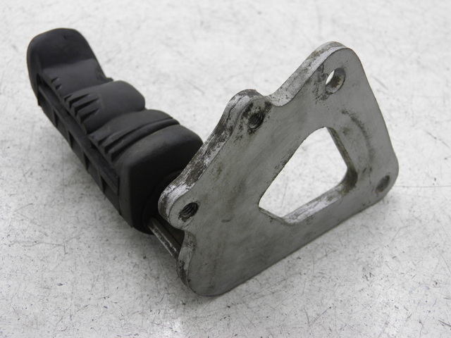 photo de FRONT LEFT FOOTREST MOUNT SUZUKI GS GSE 500 (2001 - 2003)