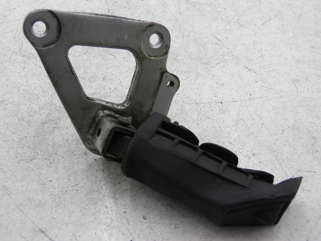 photo de FRONT LEFT FOOTREST MOUNT SUZUKI GS GSE 500 (2001 - 2003)