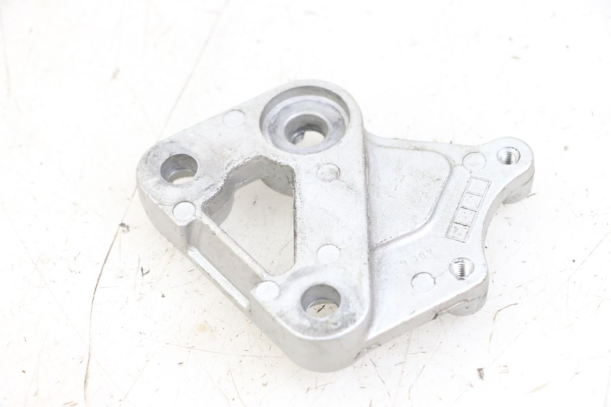 photo de LEFT FRONT FOOTREST BRACKET SUZUKI SV N 650 (1999 - 2002)