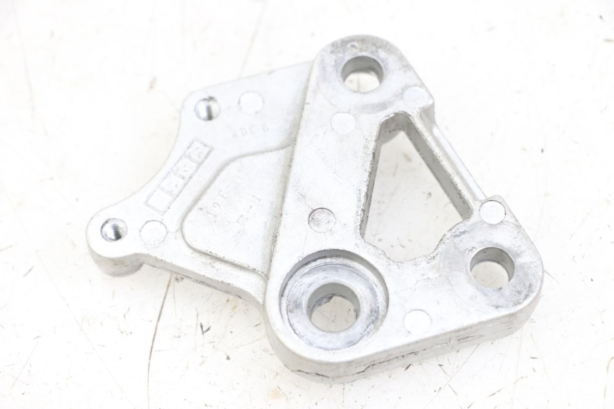 photo de LEFT FRONT FOOTREST BRACKET SUZUKI SV N 650 (1999 - 2002)