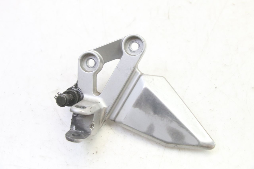 photo de FRONT LEFT FOOTREST MOUNT SUZUKI SV S 650 (2003 - 2009)