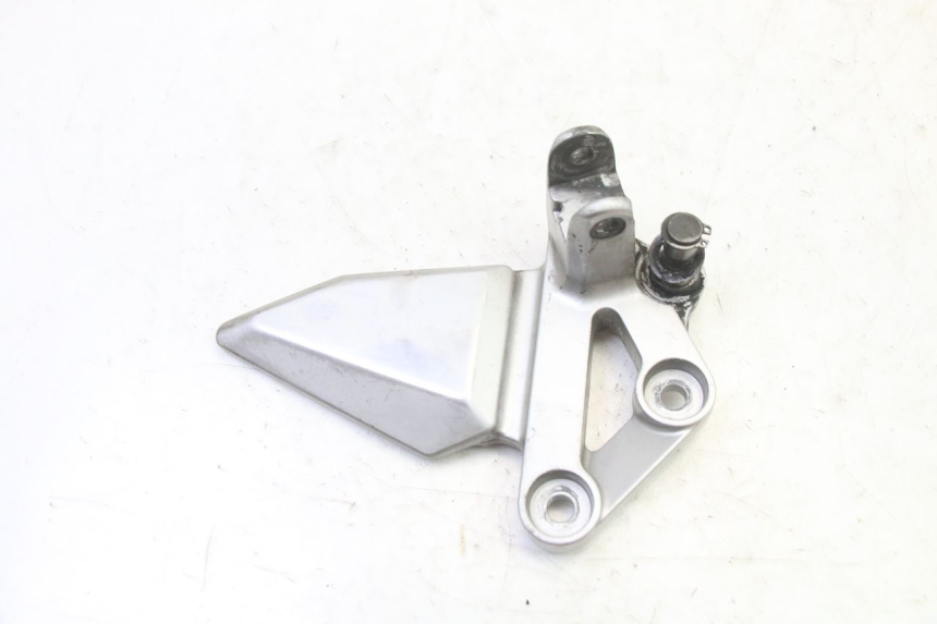 photo de FRONT LEFT FOOTREST MOUNT SUZUKI SV S 650 (2003 - 2009)