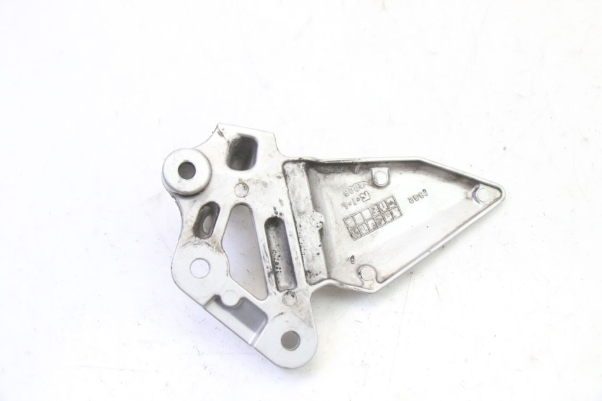 photo de FRONT LEFT FOOTREST MOUNT SUZUKI SV S 650 (2003 - 2009)