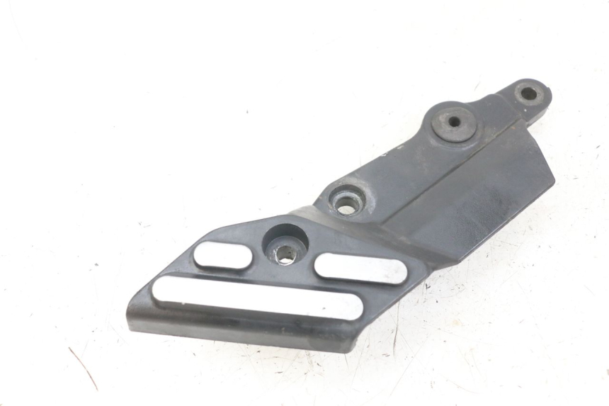 photo de LEFT FRONT FOOTREST BRACKET TRIUMPH SPEED TRIPLE T301 900 (1994 - 1996)