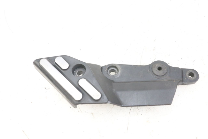 photo de LEFT FRONT FOOTREST BRACKET TRIUMPH SPEED TRIPLE T301 900 (1994 - 1996)