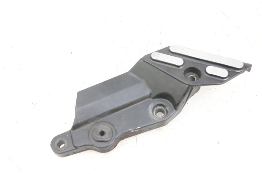 photo de LEFT FRONT FOOTREST BRACKET TRIUMPH SPEED TRIPLE T301 900 (1994 - 1996)