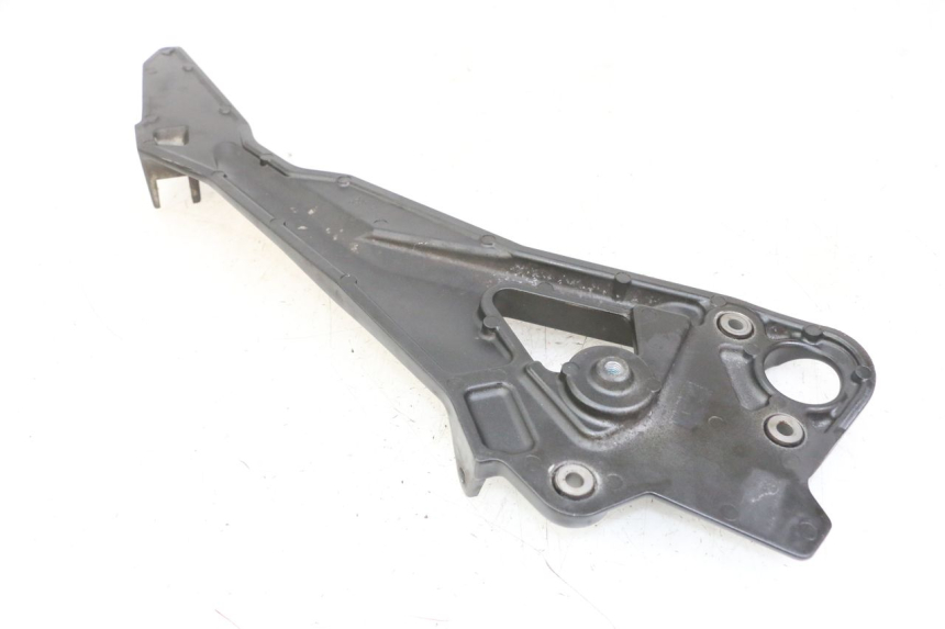photo de FRONT LEFT FOOTREST MOUNT YAMAHA XJ6 ABS 600 (2008 - 2016)