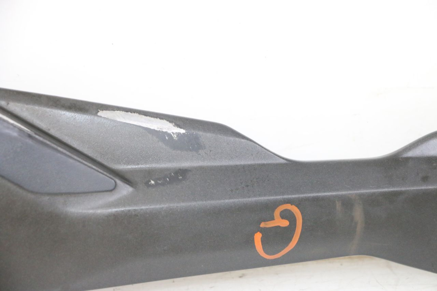 photo de FRONT LEFT FOOTREST MOUNT YAMAHA XJ6 ABS 600 (2008 - 2016)