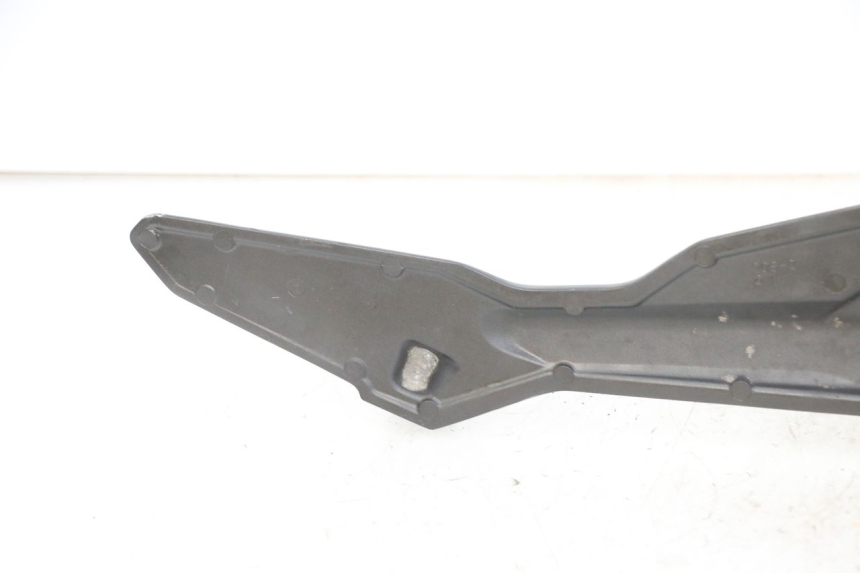 photo de FRONT LEFT FOOTREST MOUNT YAMAHA XJ6 ABS 600 (2008 - 2016)