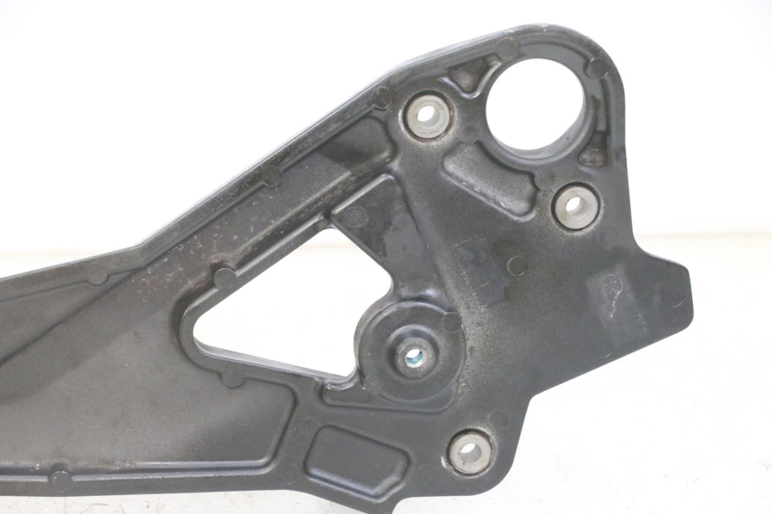 photo de FRONT LEFT FOOTREST MOUNT YAMAHA XJ6 ABS 600 (2008 - 2016)
