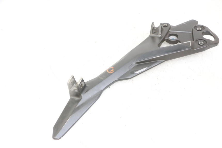 photo de FRONT LEFT FOOTREST MOUNT YAMAHA XJ6 ABS 600 (2008 - 2016)