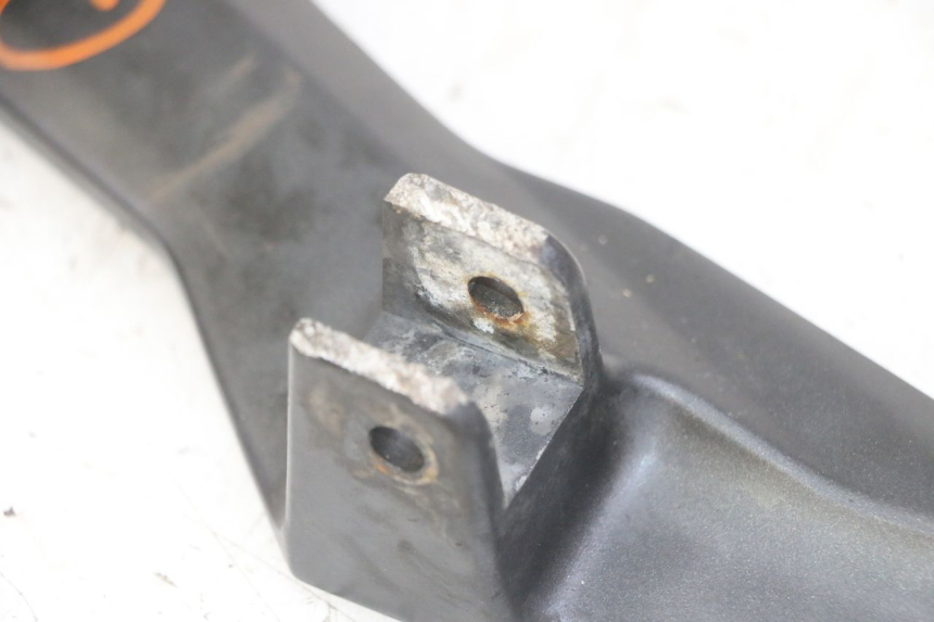 photo de FRONT LEFT FOOTREST MOUNT YAMAHA XJ6 ABS 600 (2008 - 2016)