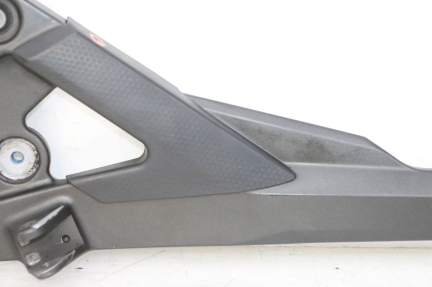 photo de FRONT LEFT FOOTREST MOUNT YAMAHA XJ6 ABS 600 (2008 - 2016)