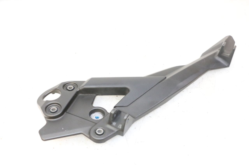 photo de FRONT LEFT FOOTREST MOUNT YAMAHA XJ6 ABS 600 (2008 - 2016)