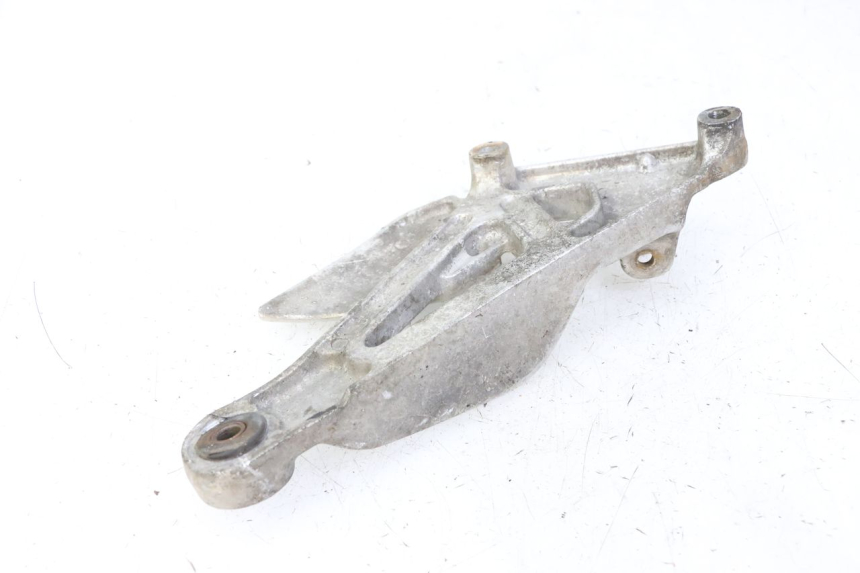 photo de FRONT LEFT FOOTREST MOUNT YAMAHA XJN DIVERSION 600 (2000 - 2003)