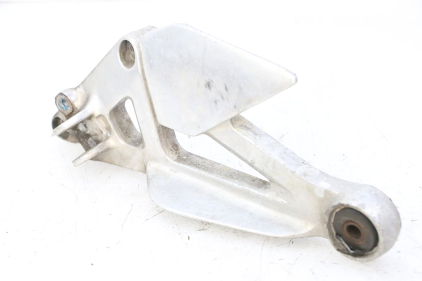 photo de FRONT LEFT FOOTREST MOUNT YAMAHA XJN DIVERSION 600 (2000 - 2003)