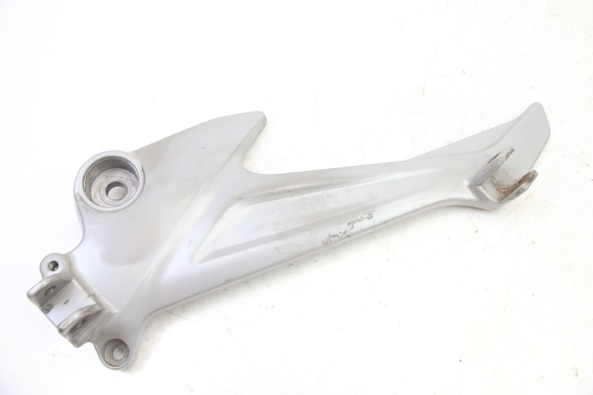 photo de FRONT LEFT FOOTREST MOUNT HONDA XLV VARADERO 125 (2000 - 2006)