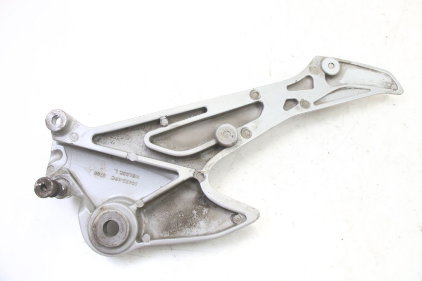 photo de FRONT LEFT FOOTREST MOUNT HONDA XLV VARADERO 125 (2000 - 2006)