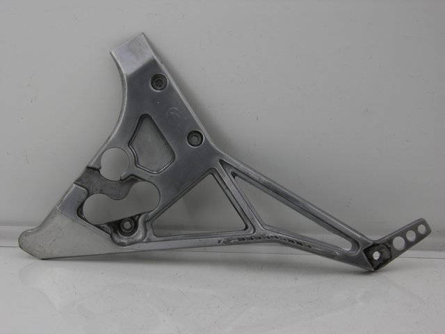photo de FRONT LEFT FOOTREST MOUNT YAMAHA FJ 3CX 1200 (1986 - 1996)