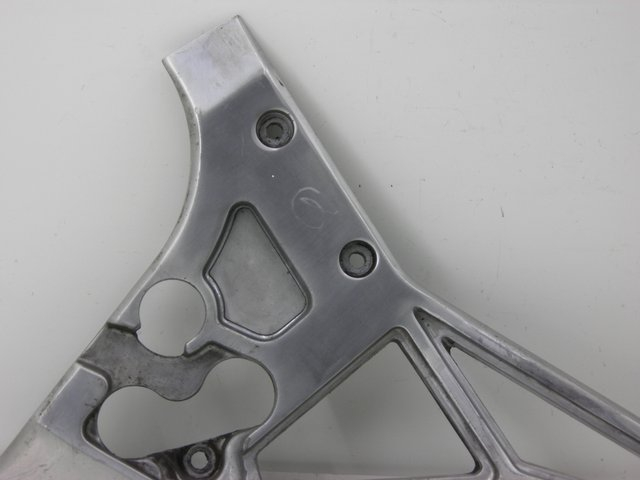 photo de FRONT LEFT FOOTREST MOUNT YAMAHA FJ 3CX 1200 (1986 - 1996)
