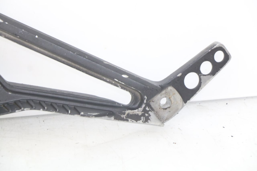 photo de LEFT FRONT FOOTREST BRACKET YAMAHA FJ 3CX 1200 (1986 - 1996)