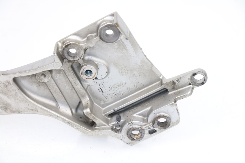 photo de LEFT FRONT FOOTREST BRACKET YAMAHA FJR ABS 1300 (2006 - 2012)