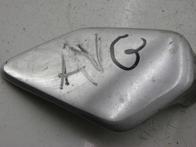 photo de LEFT FRONT FOOTREST BRACKET YAMAHA FZS FAZER 600 (1998 - 2001)