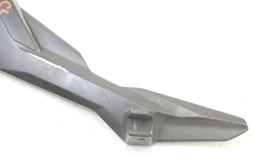 photo de FRONT LEFT FOOTREST MOUNT YAMAHA XJ6 600 (2008 - 2016)