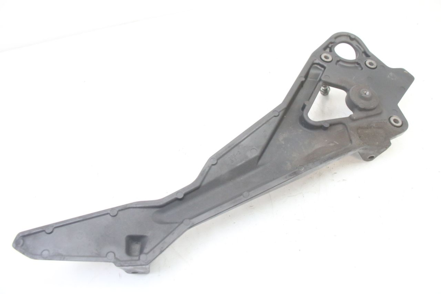 photo de FRONT LEFT FOOTREST MOUNT YAMAHA XJ6 600 (2008 - 2016)