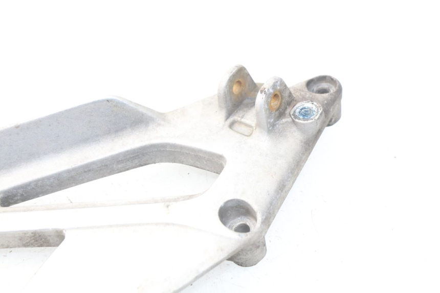 photo de FRONT LEFT FOOTREST MOUNT YAMAHA XJ600 XJ DIVERSION 600 (1992 - 1997)
