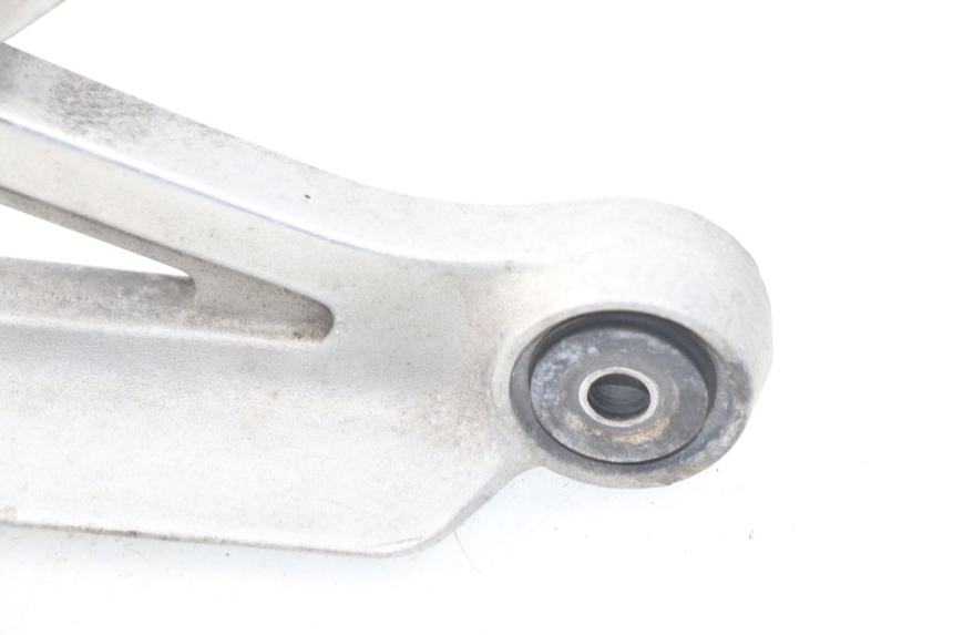 photo de FRONT LEFT FOOTREST MOUNT YAMAHA XJ600 XJ DIVERSION 600 (1992 - 1997)