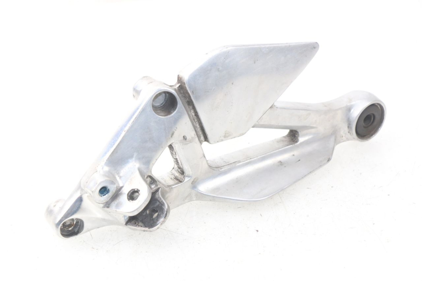 photo de FRONT LEFT FOOTREST MOUNT YAMAHA XJ600 XJ DIVERSION 600 (1992 - 1997)
