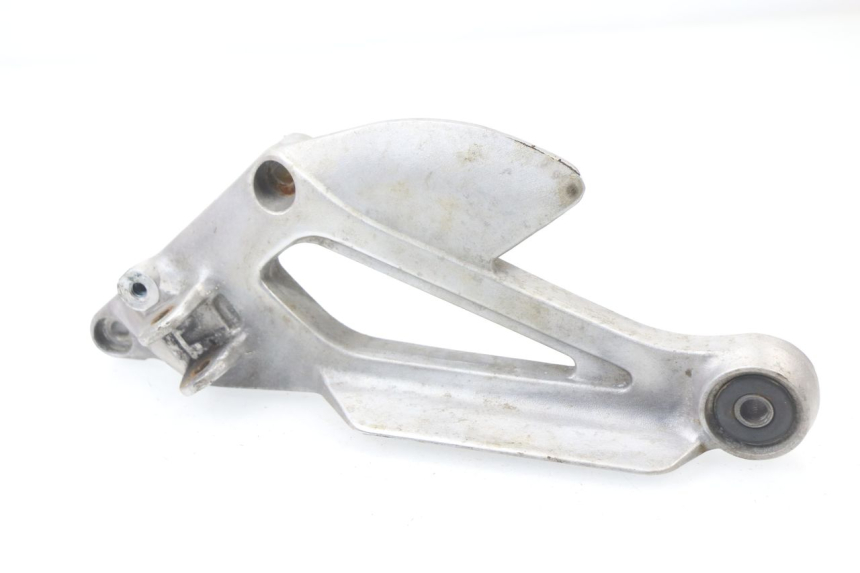 photo de FRONT LEFT FOOTREST MOUNT YAMAHA XJN XJ N DIVERSION 600 (1994 - 1997)
