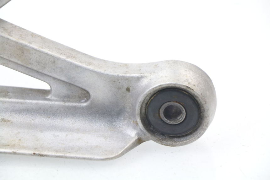 photo de FRONT LEFT FOOTREST MOUNT YAMAHA XJN XJ N DIVERSION 600 (1994 - 1997)