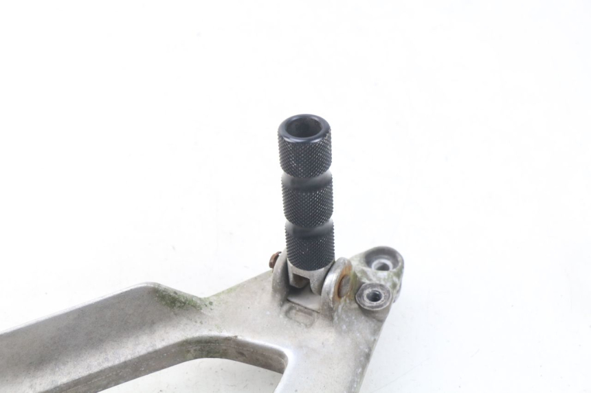 photo de FRONT LEFT FOOTREST MOUNT YAMAHA XJN XJ N DIVERSION 600 (1994 - 1997)